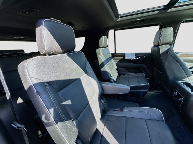 Used 2023 Chevrolet Suburban Premier AWD/4WD image 30