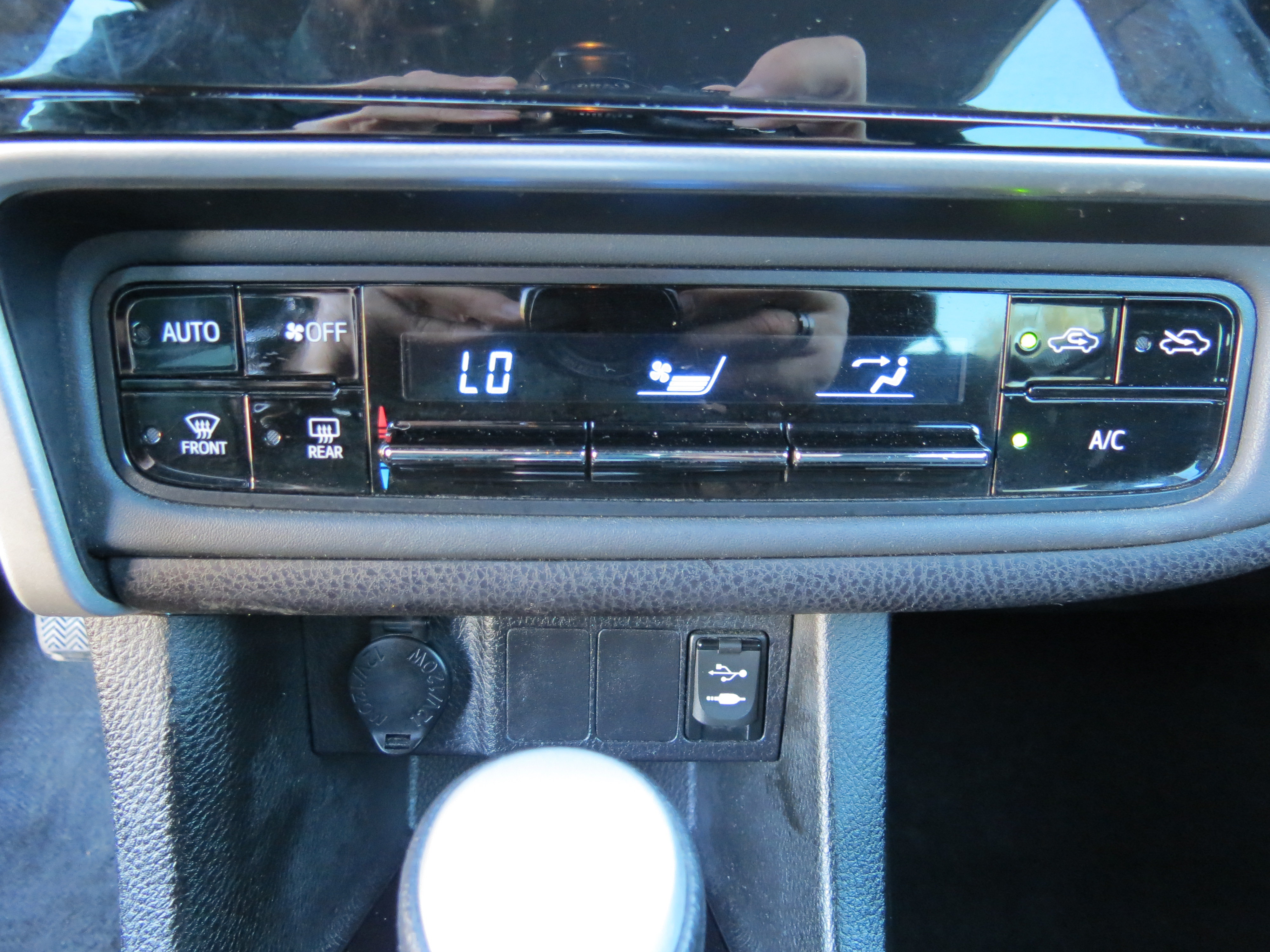 Used 2017 Toyota Corolla LE FWD image 24