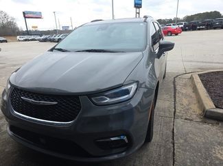 Used 2022 Chrysler Pacifica Touring-L video 1