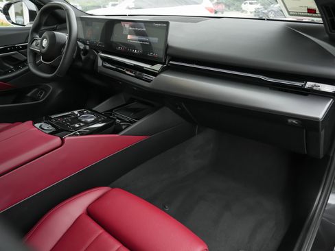 Used 2024 BMW 530i w/ M Sport Package image 39