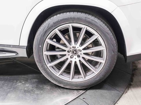 New 2026 Mercedes-Benz GLS 580 4MATIC image 9