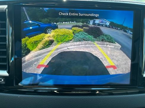 Used 2021 Chrysler Pacifica Touring-L FWD image 17