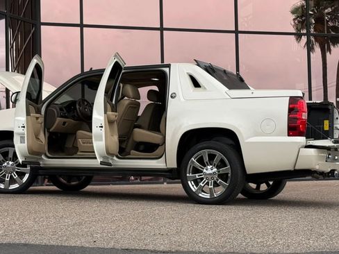 Used 2013 Chevrolet Avalanche LTZ AWD/4WD image 29