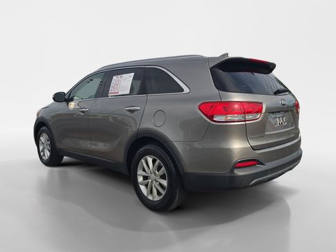 Used 2016 Kia Sorento FWD w/ LX Convenience Package image 3