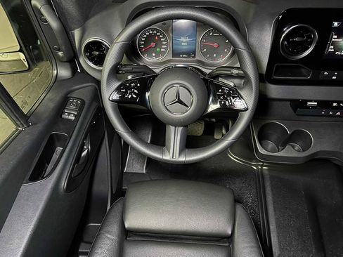 Used 2025 Mercedes-Benz Sprinter 2500 image 39