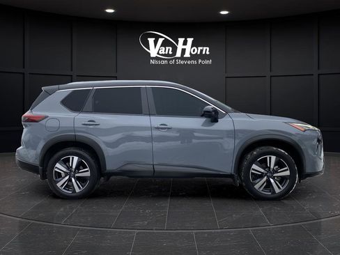 Used 2025 Nissan Rogue SL w/ SL Premium Package image 2