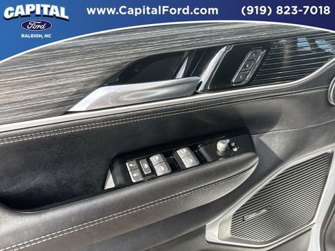 Used 2024 Jeep Wagoneer L Series II w/ Flexible Seating Group image 20