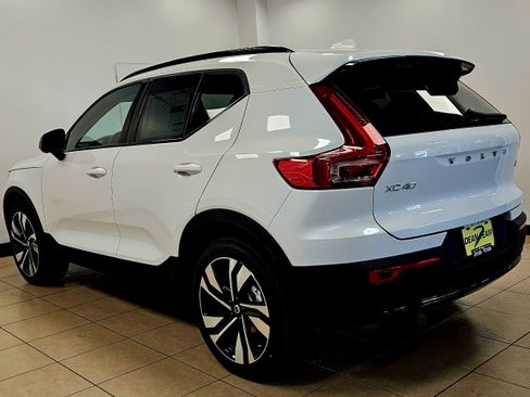 New 2026 Volvo XC40 B4 Plus w/ Climate Package image 6