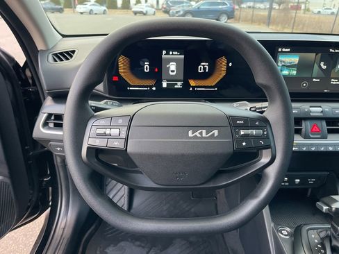 Used 2025 Kia K4 LX image 15