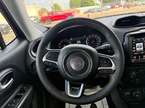 Used 2023 Jeep Renegade Latitude AWD/4WD image 12