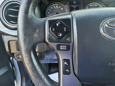 Used 2018 Toyota Tacoma TRD Sport w/ Technology Package AWD/4WD image 20