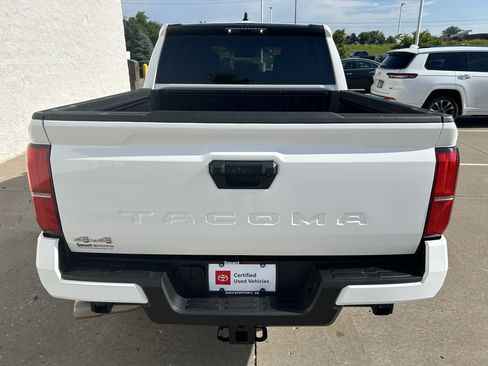 Certified 2025 Toyota Tacoma SR5 AWD/4WD image 5