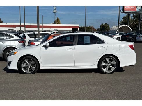 Used 2014 Toyota Camry SE image 9