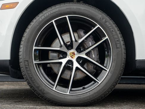 Certified 2023 Porsche Macan AWD/4WD image 12