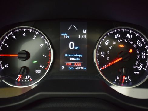 Used 2021 Toyota RAV4 XLE Premium AWD/4WD image 19