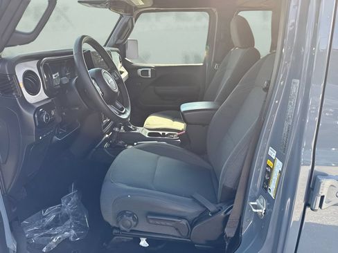Used 2024 Jeep Wrangler Unlimited w/ Convenience Group AWD/4WD image 9