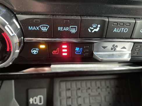 Used 2025 Ford F150 Lariat w/ Equipment Group 501A Mid image 23