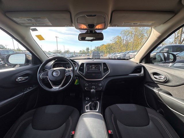 Used 2016 Jeep Cherokee Latitude w/ Cold Weather Group AWD/4WD image 2