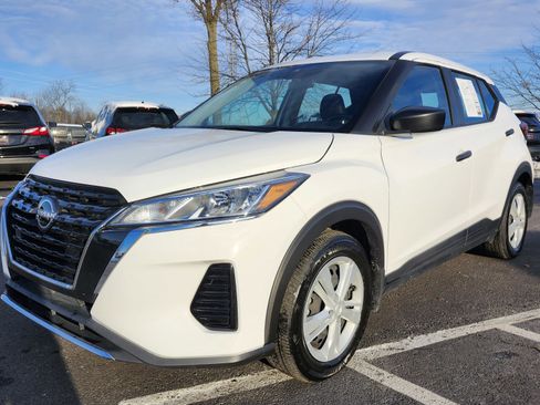 Used 2022 Nissan Kicks S image 12