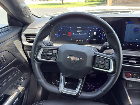 Used 2025 Ford Mustang Premium RWD image 16