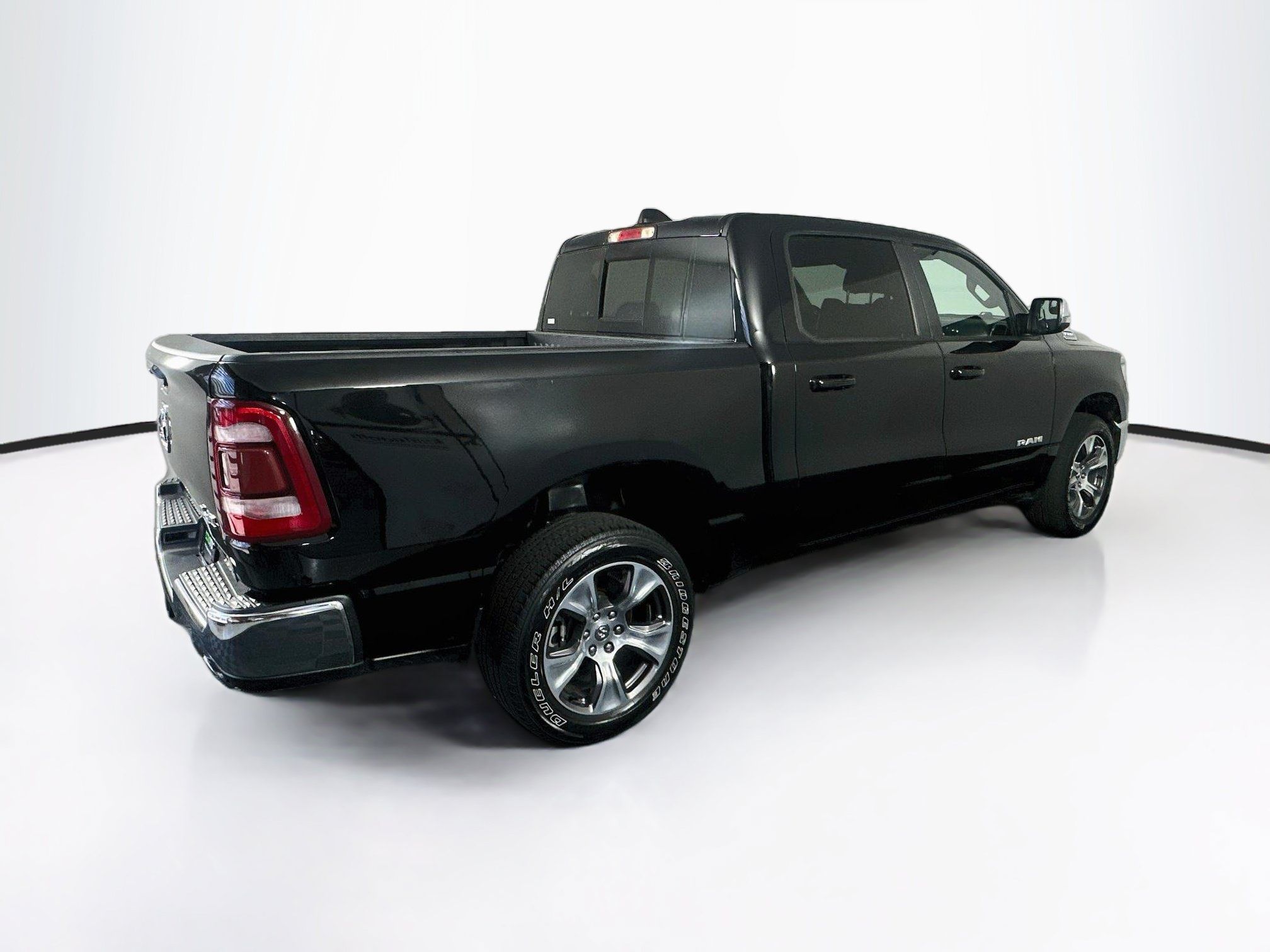 Used 2023 RAM 1500 Laramie AWD/4WD image 9