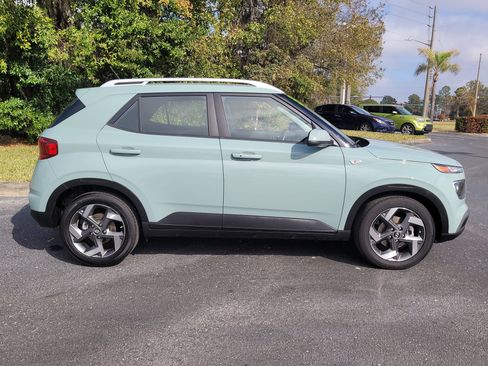 Used 2025 Hyundai Venue SEL image 8