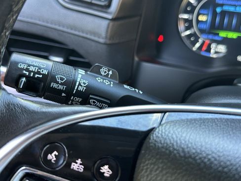 Used 2019 Cadillac Escalade ESV Luxury AWD/4WD image 12