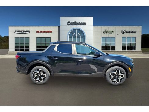 Used 2023 Hyundai Santa Cruz Limited AWD/4WD image 2
