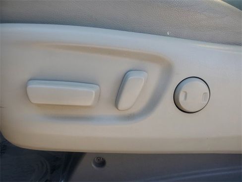 Used 2020 Toyota Sienna XLE image 19