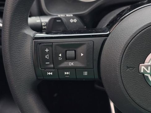Used 2023 Nissan Rogue SV FWD image 17