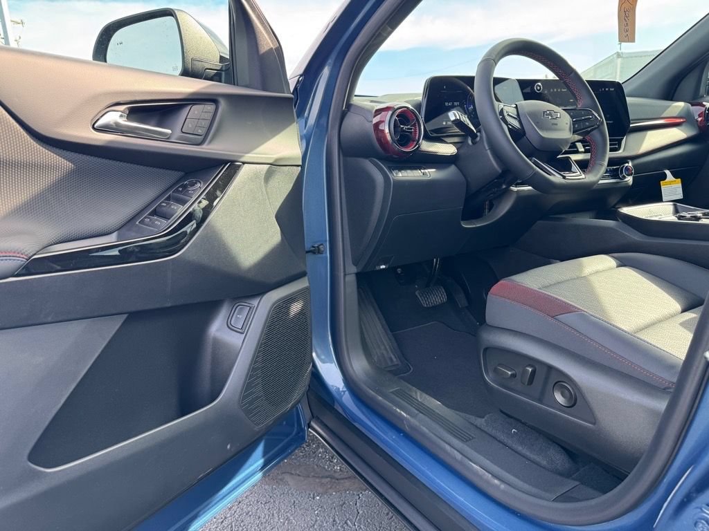 New 2026 Chevrolet Equinox RS w/ Convenience Package III AWD/4WD image 11