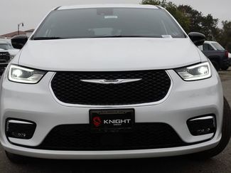 New 2026 Chrysler Pacifica Select video 3