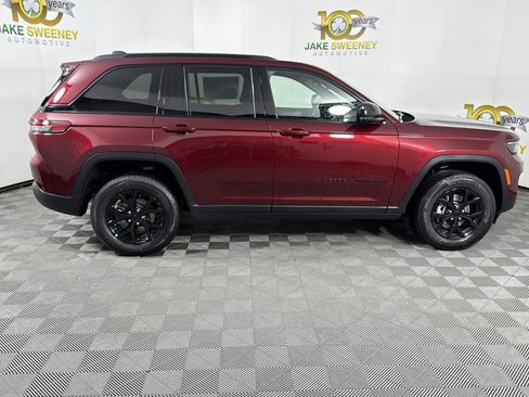 New 2025 Jeep Grand Cherokee Altitude image 11