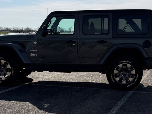 Used 2018 Jeep Wrangler Unlimited Sahara AWD/4WD image 10