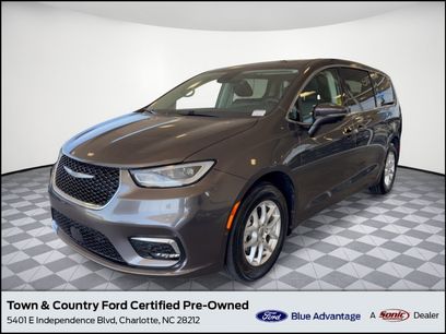 Used 2023 Chrysler Pacifica Touring-L