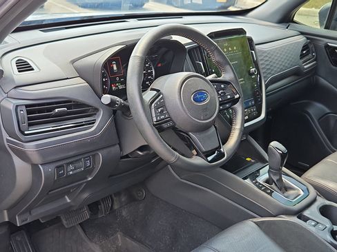 Used 2025 Subaru Forester Touring AWD/4WD image 12