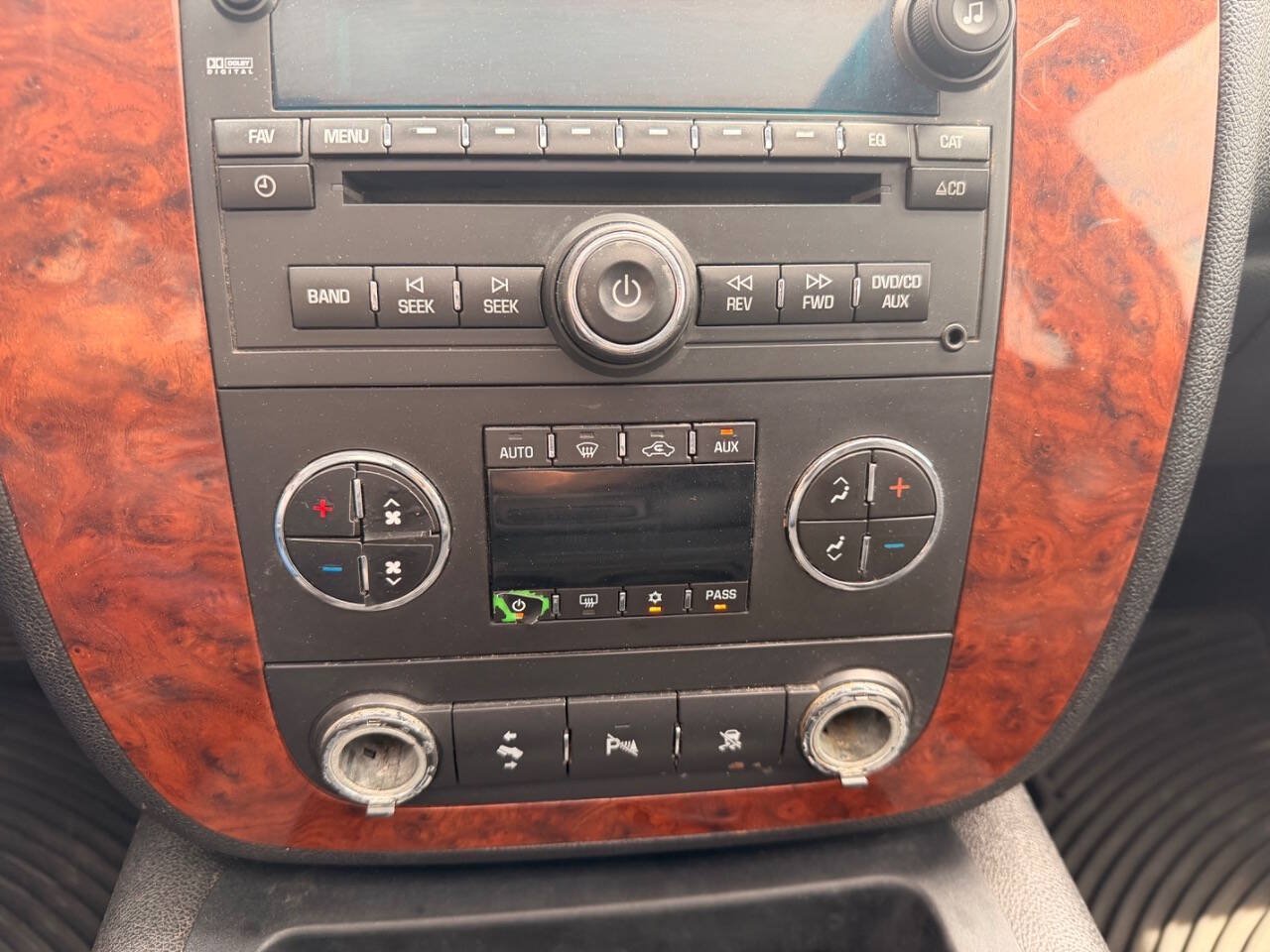 Used 2007 Chevrolet Suburban LT w/ LT Preferred Equipment Group AWD/4WD image 28