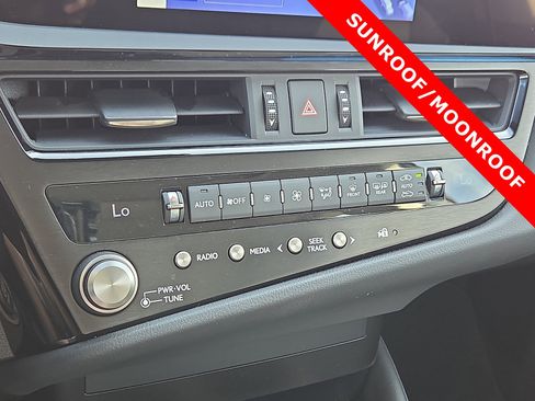 Used 2023 Lexus ES 350 image 19