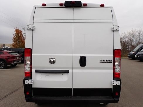 New 2026 RAM ProMaster 2500 w/ Quick Order Package 22G SLT image 4