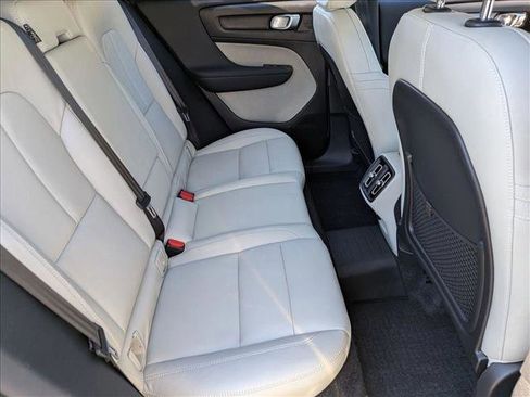 Used 2019 Volvo XC40 T5 Momentum image 21