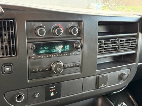 Used 2017 GMC Savana 2500 image 16