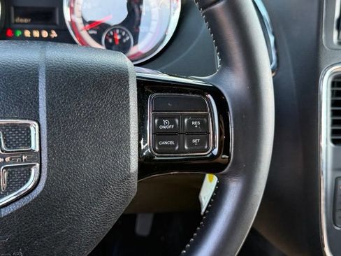 Used 2017 Dodge Grand Caravan SE FWD image 29
