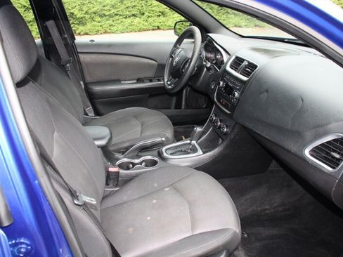 Used 2013 Dodge Avenger SE FWD image 13