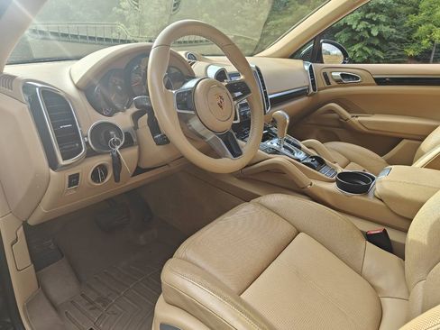 Used 2015 Porsche Cayenne Diesel w/ Premium Package image 18