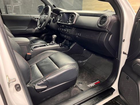 Used 2023 Toyota Tacoma TRD Off-Road w/ TRD Premium Off Road Package image 8