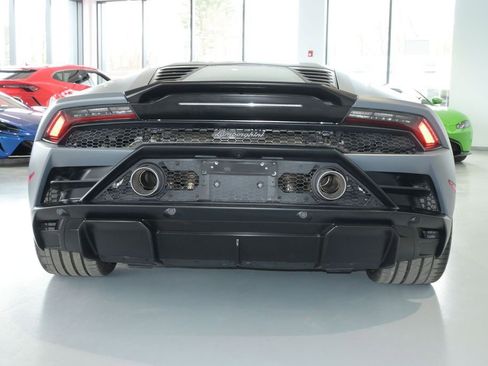 Used 2023 Lamborghini Huracan EVO RWD image 8