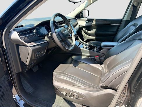 Used 2023 Jeep Grand Cherokee L Limited w/ Black Appearance Package image 27