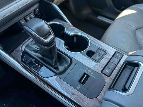 Used 2021 Toyota Highlander Limited image 36