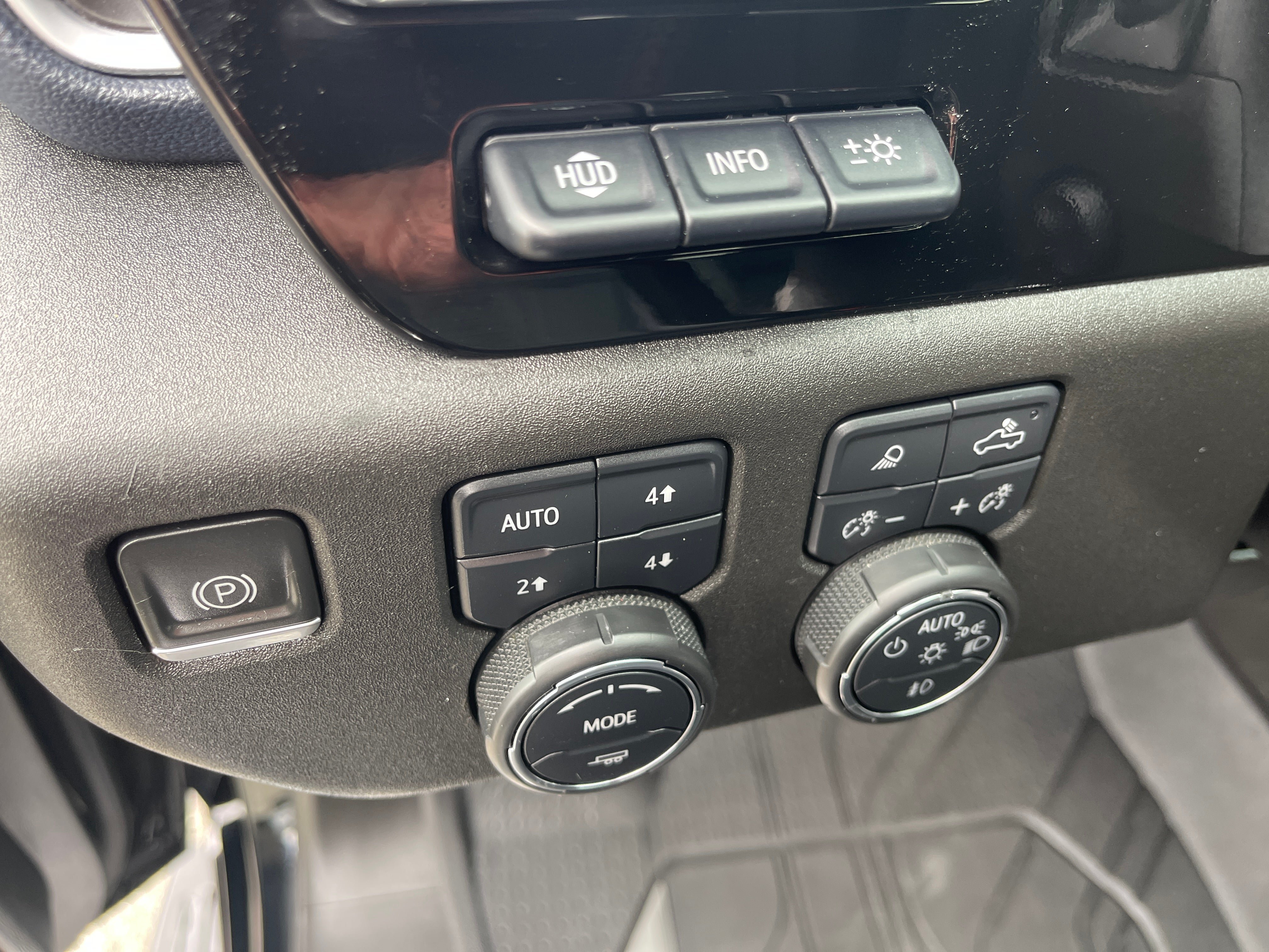 Used 2023 Chevrolet Silverado 1500 High Country w/ High Country Premium Package AWD/4WD image 11