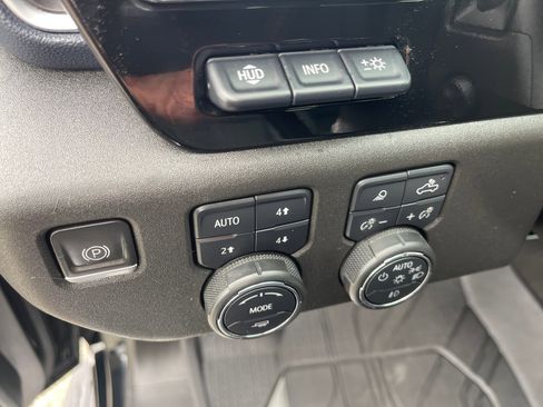 Used 2023 Chevrolet Silverado 1500 High Country w/ High Country Premium Package AWD/4WD image 11